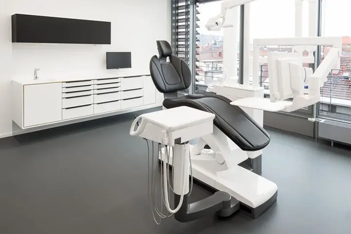 طراحی دکوراسیون مطب دندانپزشکی مدرن